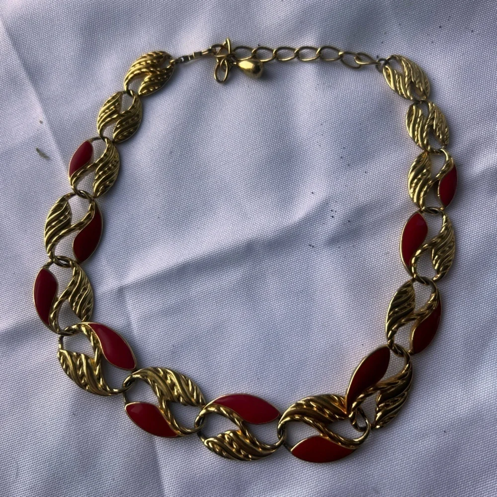 Vintage unsigned Choker Gold Toned Necklace Flex Omega Red And White Enamel